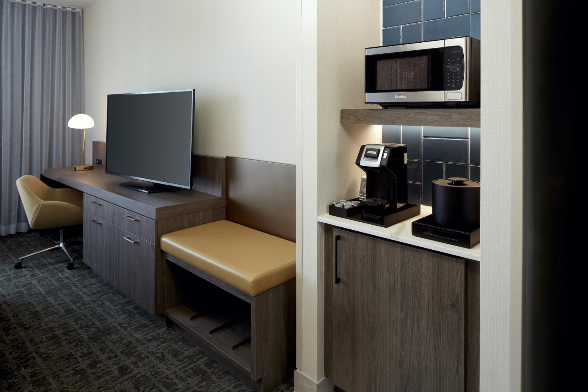 Hilton Garden Inn Montreal Midtown, Quebec, Canada Екстер'єр фото